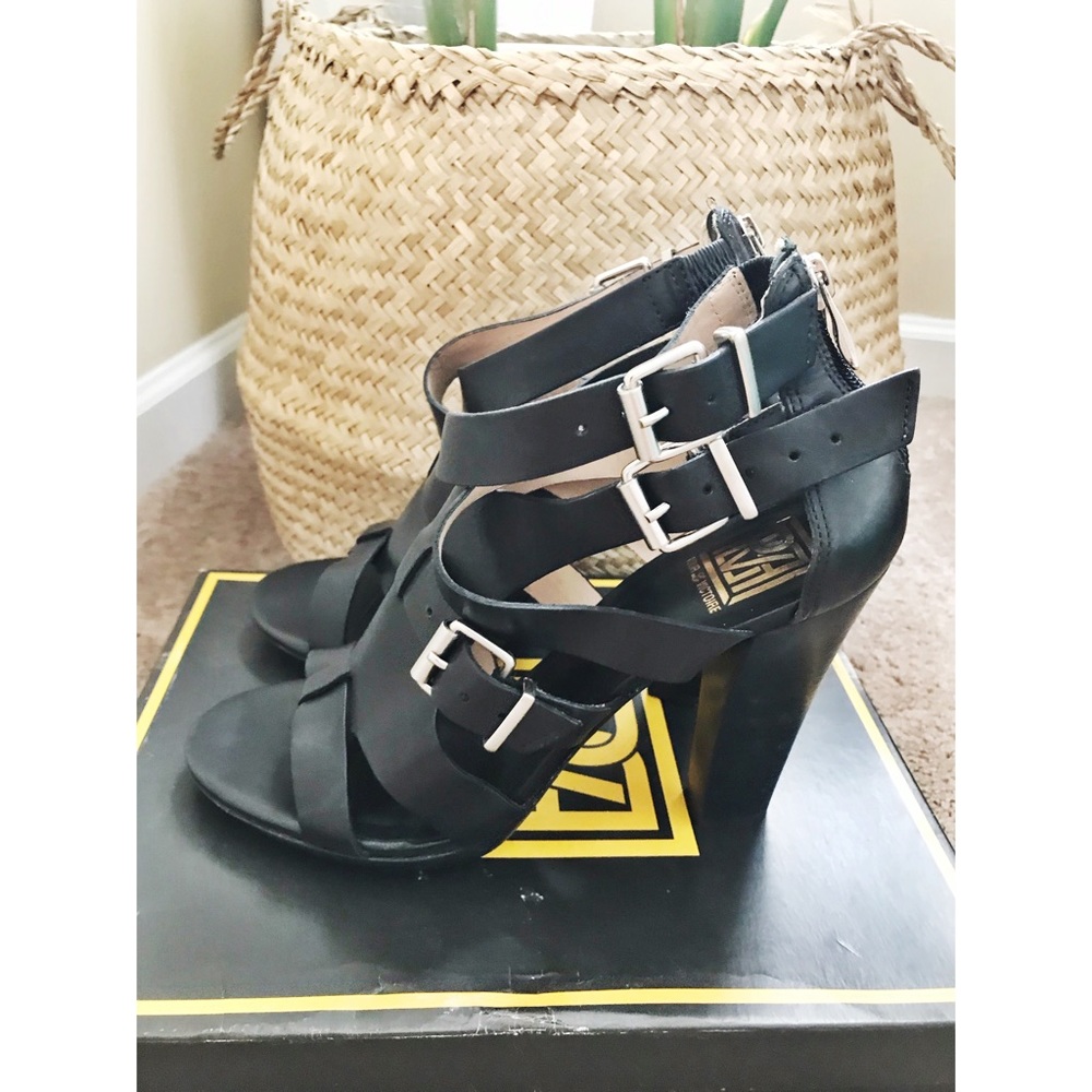 🔥 PLV black leather heels 🔥